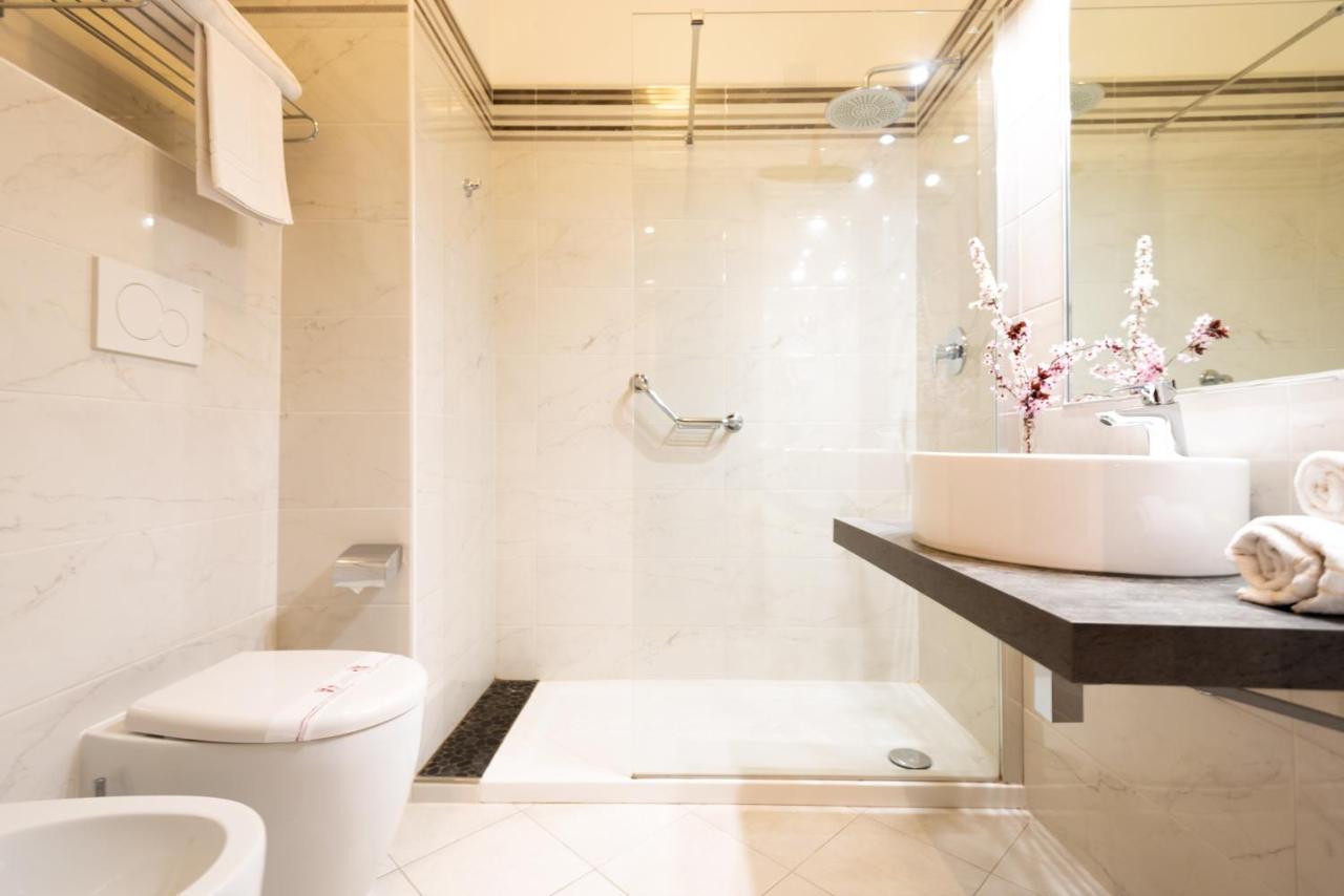 Hotel Castello Artemide Congressi Кастел Сан Пиетро Терме Екстериор снимка